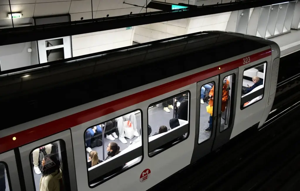 Une personne décède après une chute sur les voies du métro à Lyon