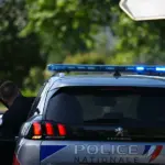 Un homme tué par balle près de Lyon, enquête ouverte par la police nationale.