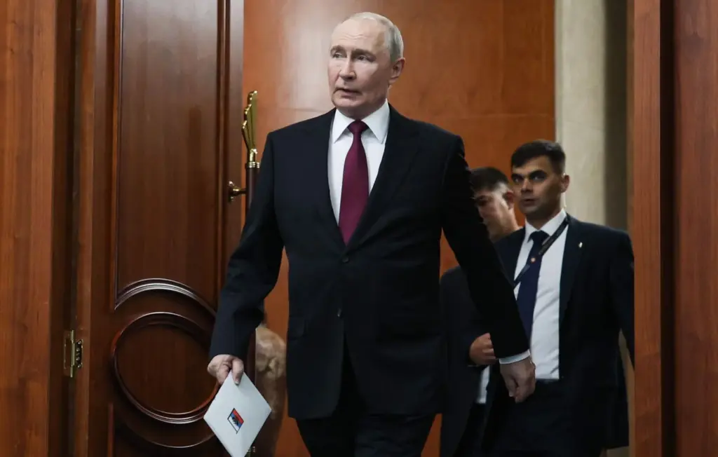 Poutine accuse l’Ukraine de terrorisme d’État et refuse toute négociation.