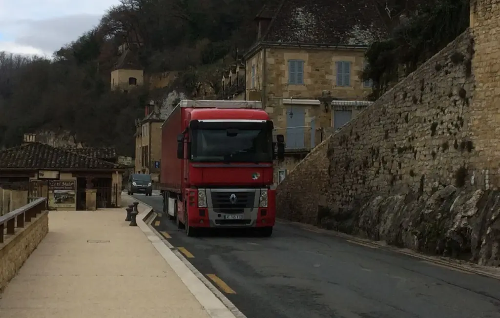 Dordogne : L’Etat octroie 24 millions pour une déviation routière en chantier suspendu.