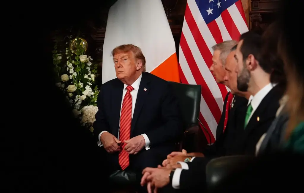 Trump plaide pour une Irlande unifiée, suscitant des réactions mitigées aux États-Unis.