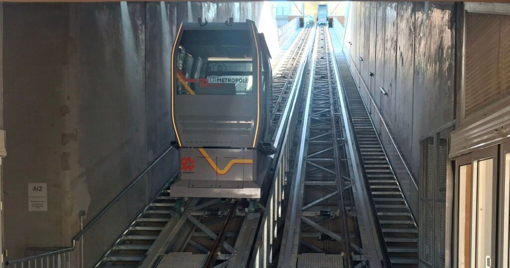 L’ascenseur incliné de Vitrolles facilite l’accès entre le pôle multimodal et la gare SNCF.