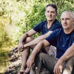 Chasseurs d’ovnis : les frères Debet explorent les phénomènes extraterrestres en France.