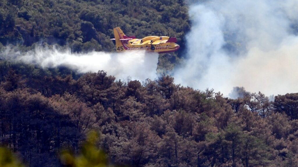 Incendie dans l’Aude : 100 hectares brûlés, 200 pompiers et plusieurs moyens aériens mobilisés.