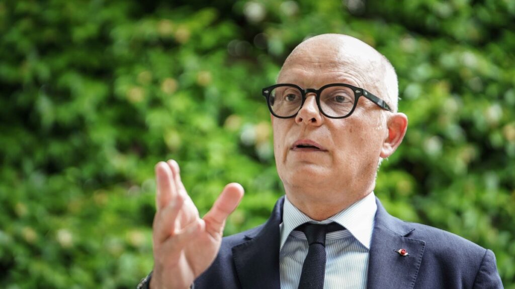 Édouard Philippe à Alès : Christophe Rivenq confirme sa présence sans candidat choisi.