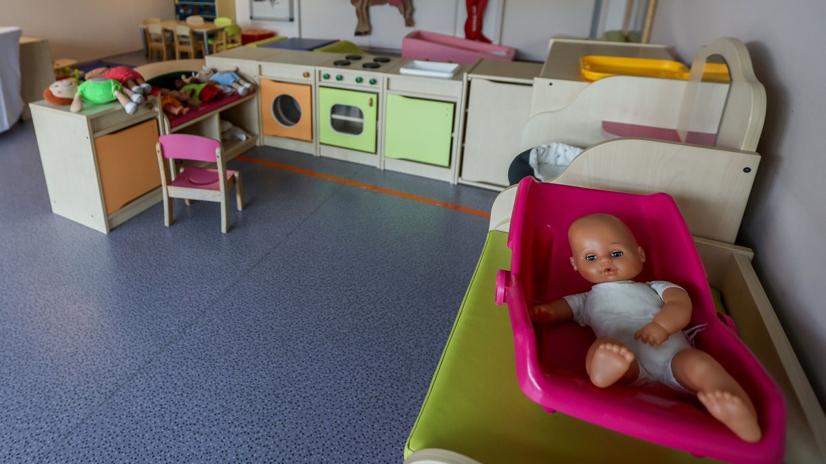 La mairie annonce une garderie gratuite, mais les parents doivent continuer à payer.