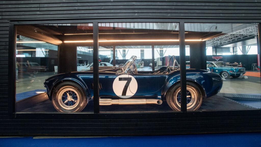 Laeticia Hallyday présente le dernier bolide de Johnny au salon automobile de Toulouse