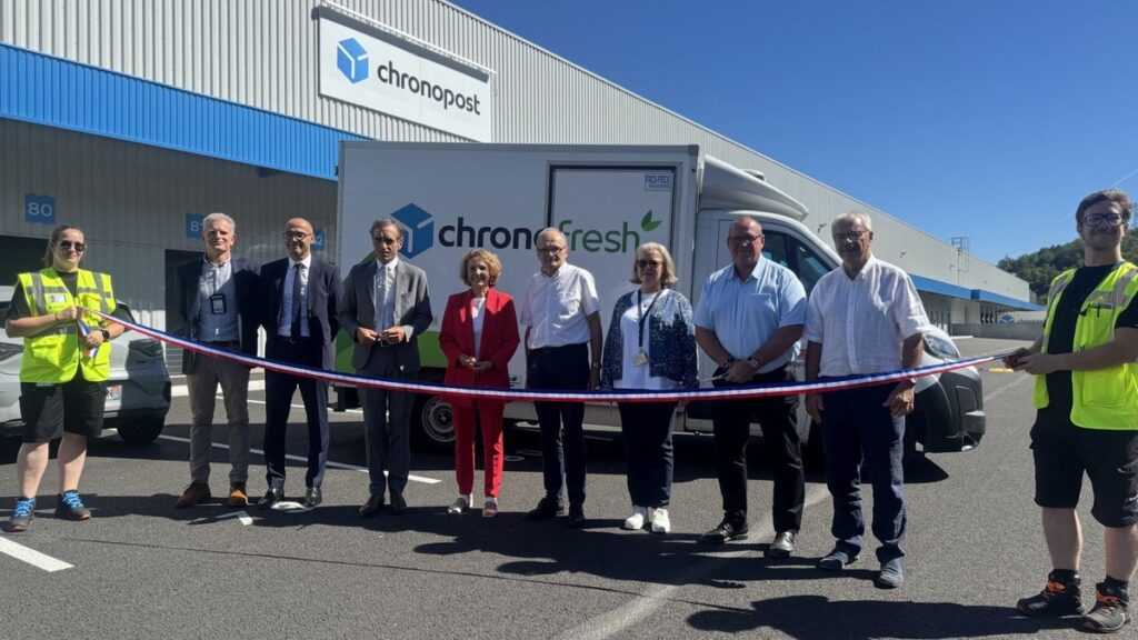 Inauguration du centre logistique Chronopost de La Poste à Viviez, près de Decazeville.