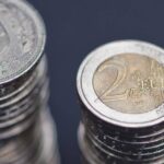 Le franc atteint un plus bas annuel face à l’euro, affectant les échanges commerciaux.