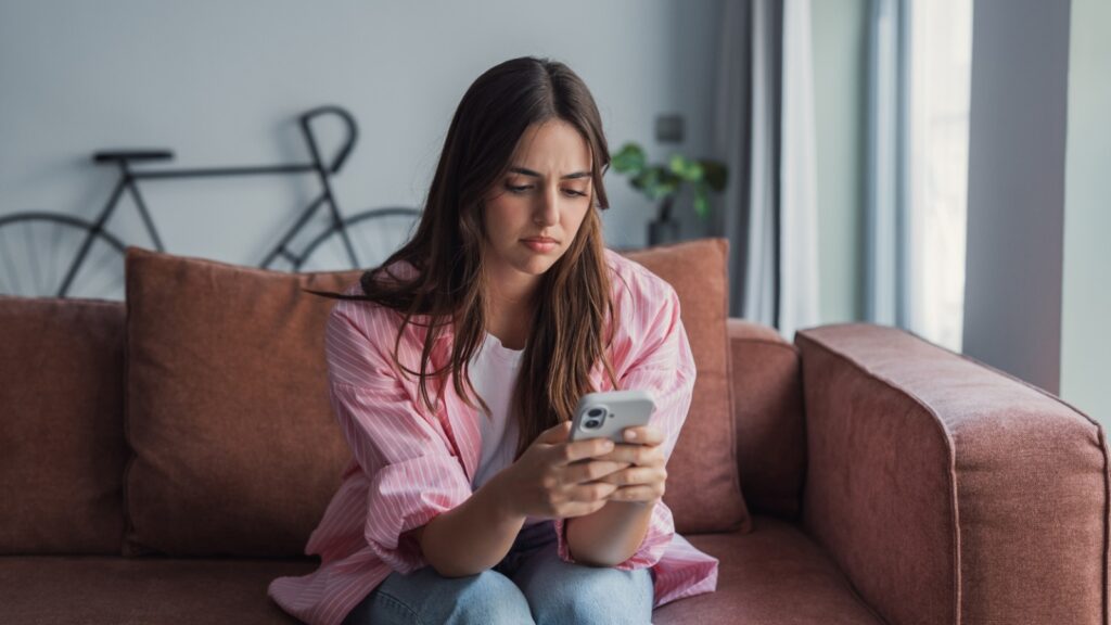 Les réseaux sociaux et la dépression : une étude de 11 ans révèle des liens significatifs.
