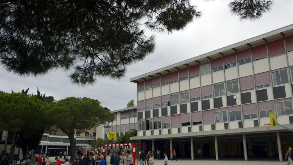 Recrutement CPE : un candidat quitte son emploi, mais le rectorat choisit un autre postulant.