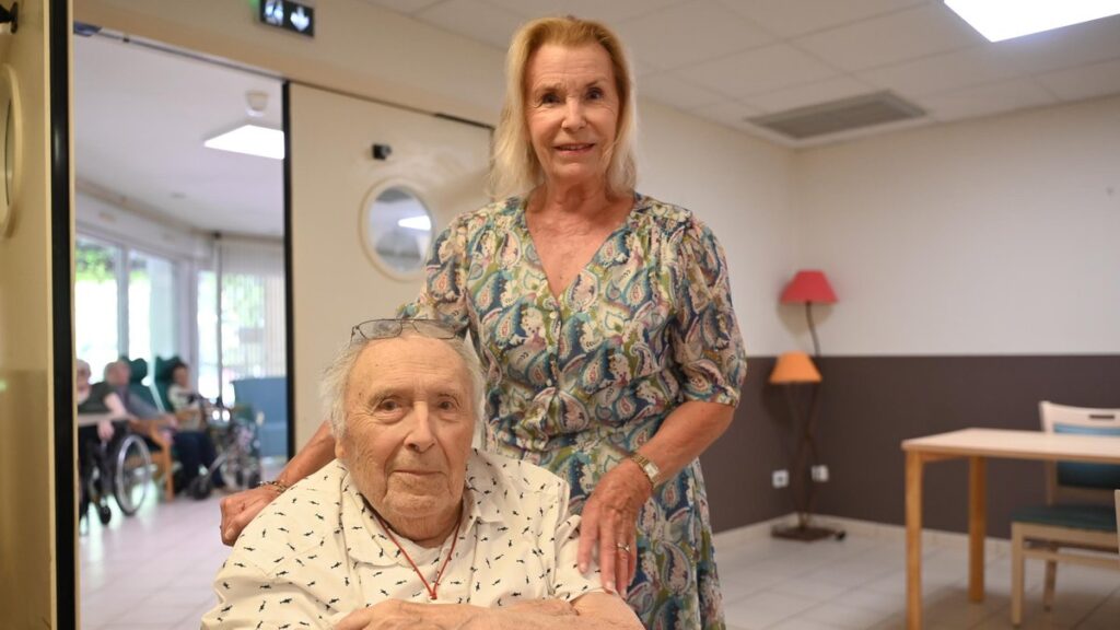 Cinq centenaires fêtent leur anniversaire dans un Ehpad du Lot, tradition culinaire incluse.