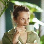 Thé et café : des effets distincts sur la santé osseuse selon des études scientifiques.
