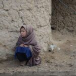 Les enfants afghans soumis à l&rsquo;idéologie talibane face à un avenir incertain.