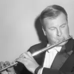 Michel Debost évoque son trac persistant face à la scène musicale internationale.