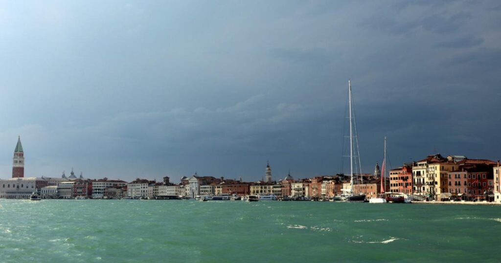 Orages diluviens en Italie : 180 mm de pluie enregistrés près de Venise.