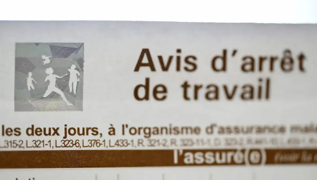 Baisse des indemnités d’arrêts maladie de longue durée : un médecin alerte sur la détresse sociale.