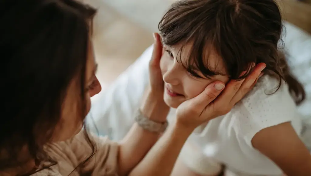 Le toucher, essentiel pour le développement humain, selon des chercheurs en psychologie.