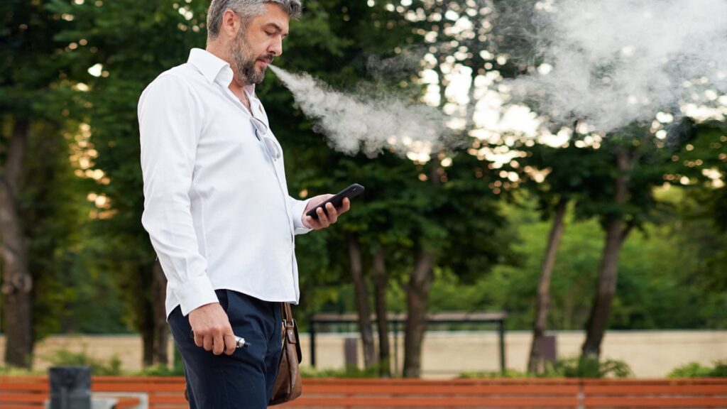 Cigarette électronique : une étude confirme son efficacité dans l’arrêt du tabac.