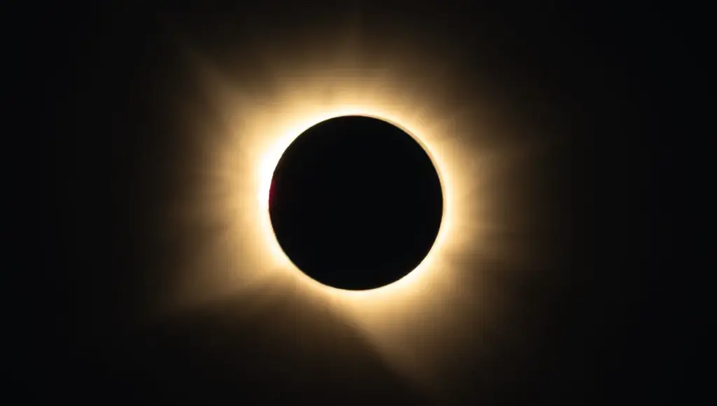 Un coronographe installé au Pic du Midi pour étudier le Soleil et ses phénomènes.