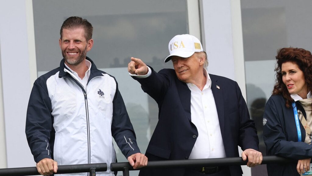 Donald Trump exprime son souhait de voir l’Irlande réunifiée lors d’un tournoi de golf.