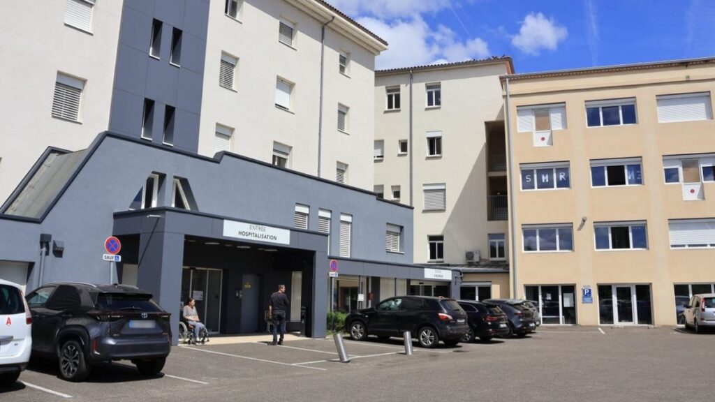 Inquiétude du personnel de la clinique du Quercy sur l’avenir des patients vieillissants après chirurgie.