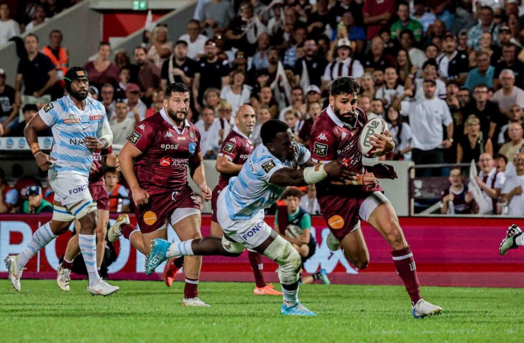 Bègles s’incline face au Racing 92 (64-5), des réactions appelant à la prudence.
