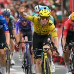 Matthew Brennan remporte la 17e étape de la Vuelta, renforçant sa domination au sprint.