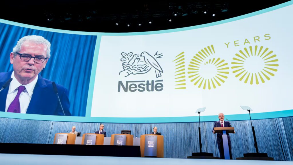 Nestlé confronté à des accusations suite à une enquête sur ses pratiques commerciales.