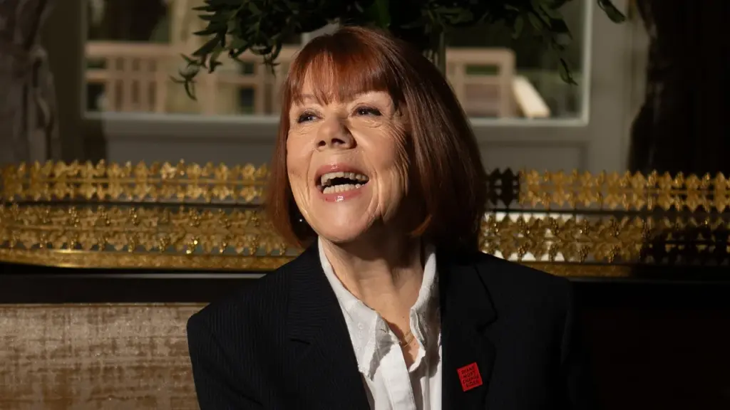 Gisèle Pelicot, lauréate des DVF Awards, refuse le statut de victime dans son parcours.