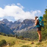 Le chemin de Compostelle attire des influenceurs et suscite un suivi médiatique.