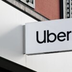 Uber réduit ses effectifs de 10 % tout en investissant dans les robots-taxis.