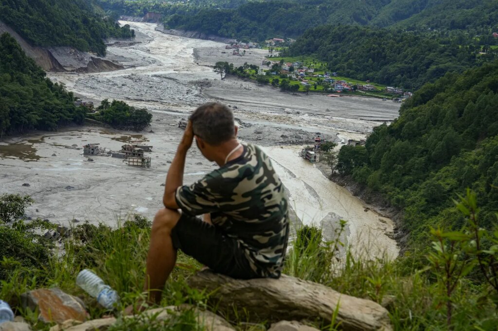 Génération Z népalaise mobilisée pour aider les rescapés des inondations.
