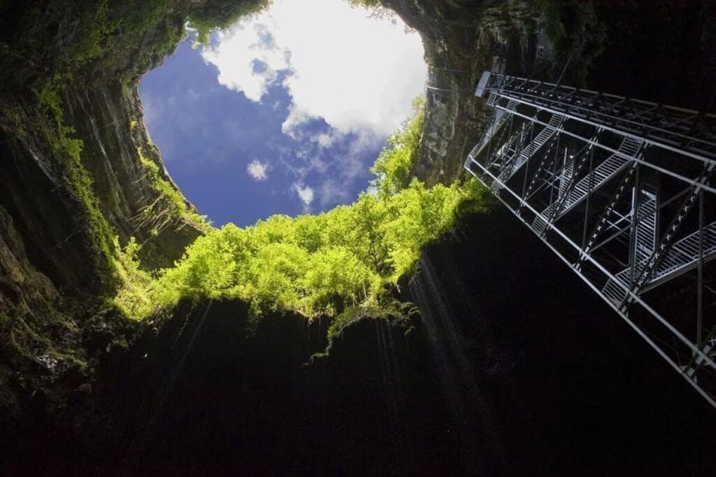 Quiz sur les plus belles grottes de France : testez vos connaissances sur ces sites naturels.