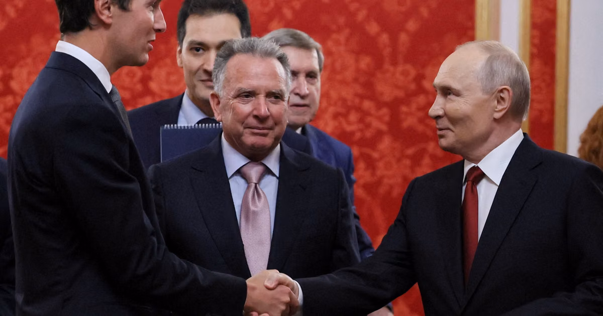 Poutine discute de la guerre en Ukraine avec des émissaires de Trump lors d’un échange franc.