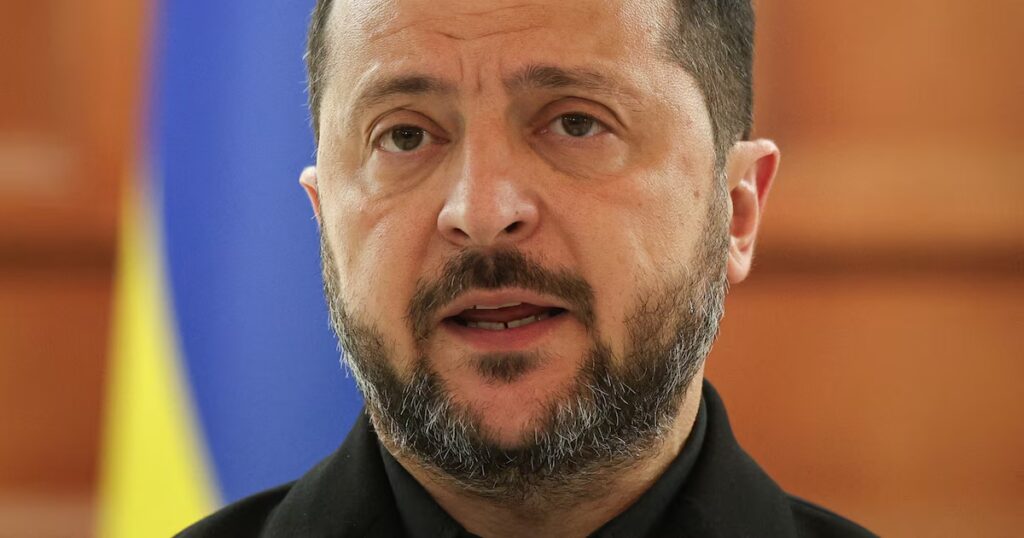 Un drone russe attaque le siège des services de sécurité ukrainiens à Kiev.