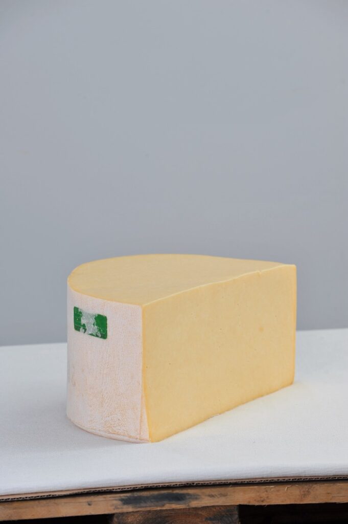Rappel Consommateur – Détail Cantal jeune au lait cru 1/4 meule Valu d’Antan