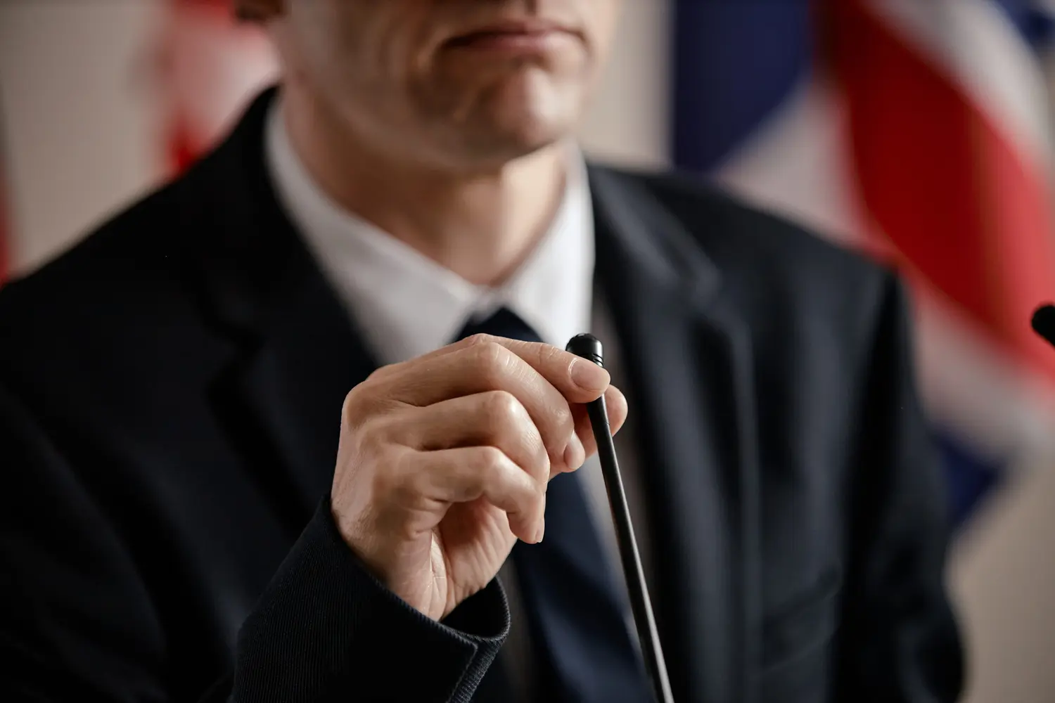 Gabriel Attal dévoile une équipe de campagne avec de nouveaux visages sans figures établies.