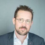 Hacker l’État : une proposition controversée du candidat à la présidence française