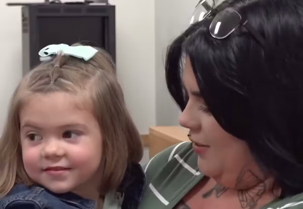 Une fillette de 3 ans intervient pour secourir sa mère en pleine crise de convulsions.