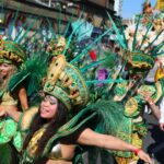 Le carnaval de Notting Hill, fête de rue britannique, génère des revenus élevés après 60 ans.
