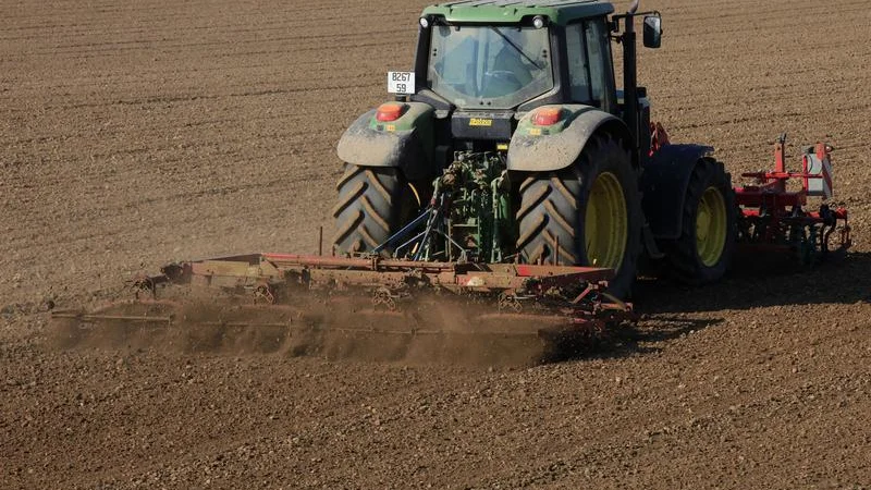 La Cour des comptes critique l’utilisation des 9 milliards d’euros versés aux agriculteurs en France.
