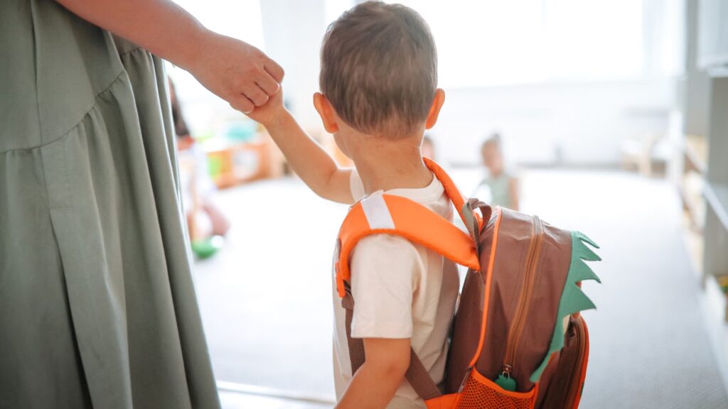 Scandale du périscolaire : des parents face à des choix difficiles pour la garde d’enfants