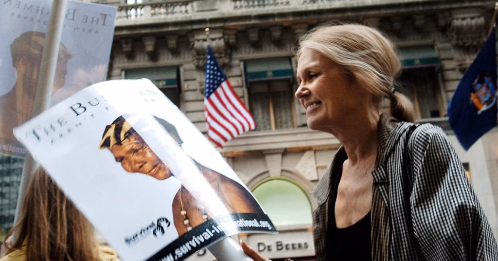 Mort de Gloria Steinem, figure féministe américaine, marquant un tournant pour les droits des femmes.