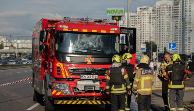 Attaque russe à Kyiv : un mort et dix blessés dans un nouveau raid.