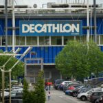 Decathlon devient copropriétaire de Sport 2000 pour renforcer sa présence sur le marché.