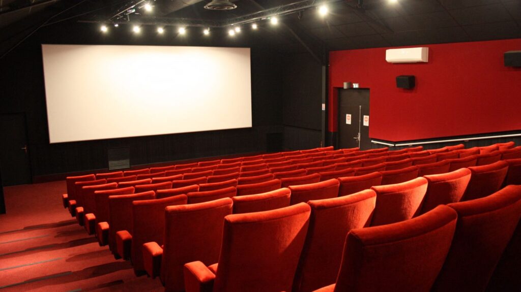 Création d’une structure mondiale par le CNC pour soutenir les salles de cinéma.
