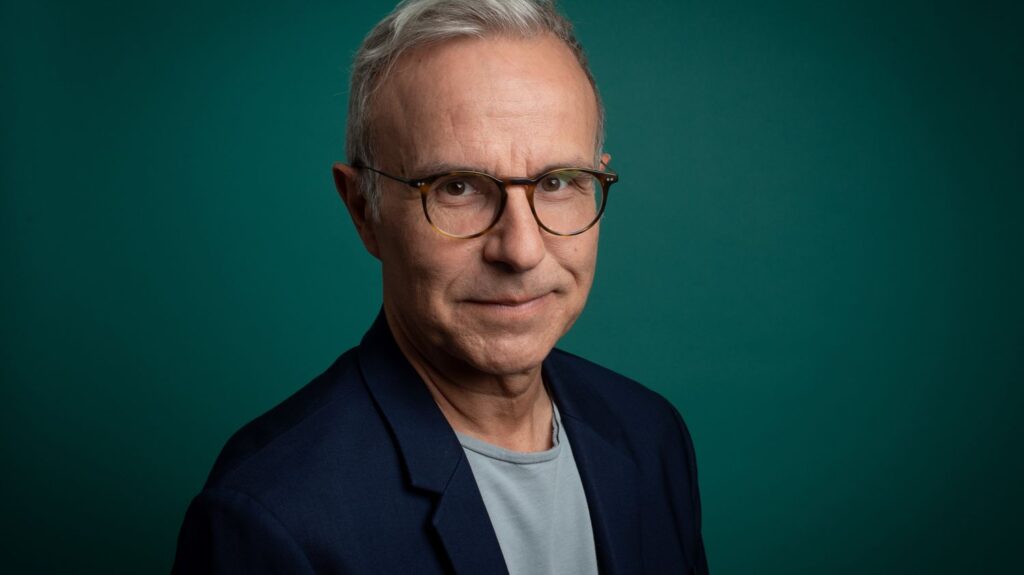 Philippe Besson explore son parcours d’écrivain dans « La première phrase du premier livre »