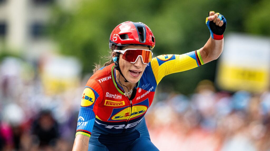 Elisa Balsamo (Italie) remporte la Classic Lorient Agglomération au sprint.