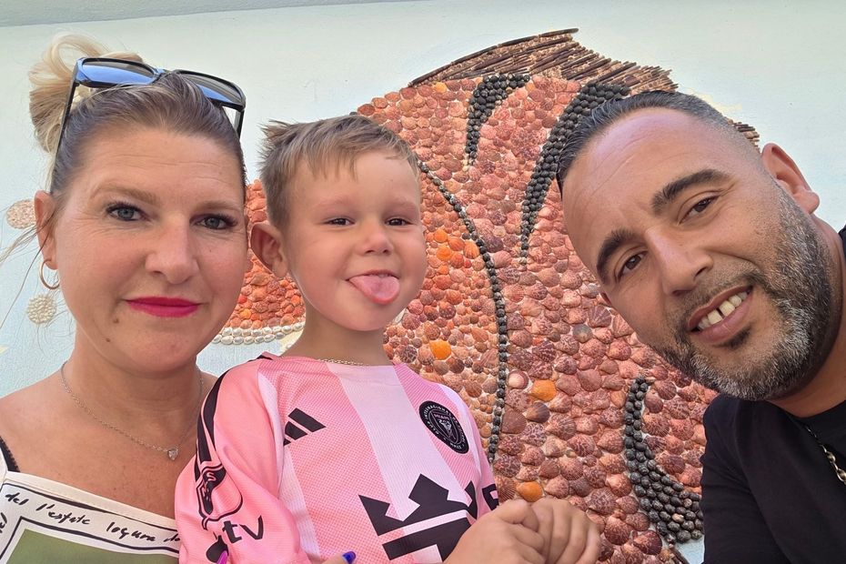 Lino, 5 ans, suit un régime alimentaire spécifique en raison d’une maladie génétique rare.